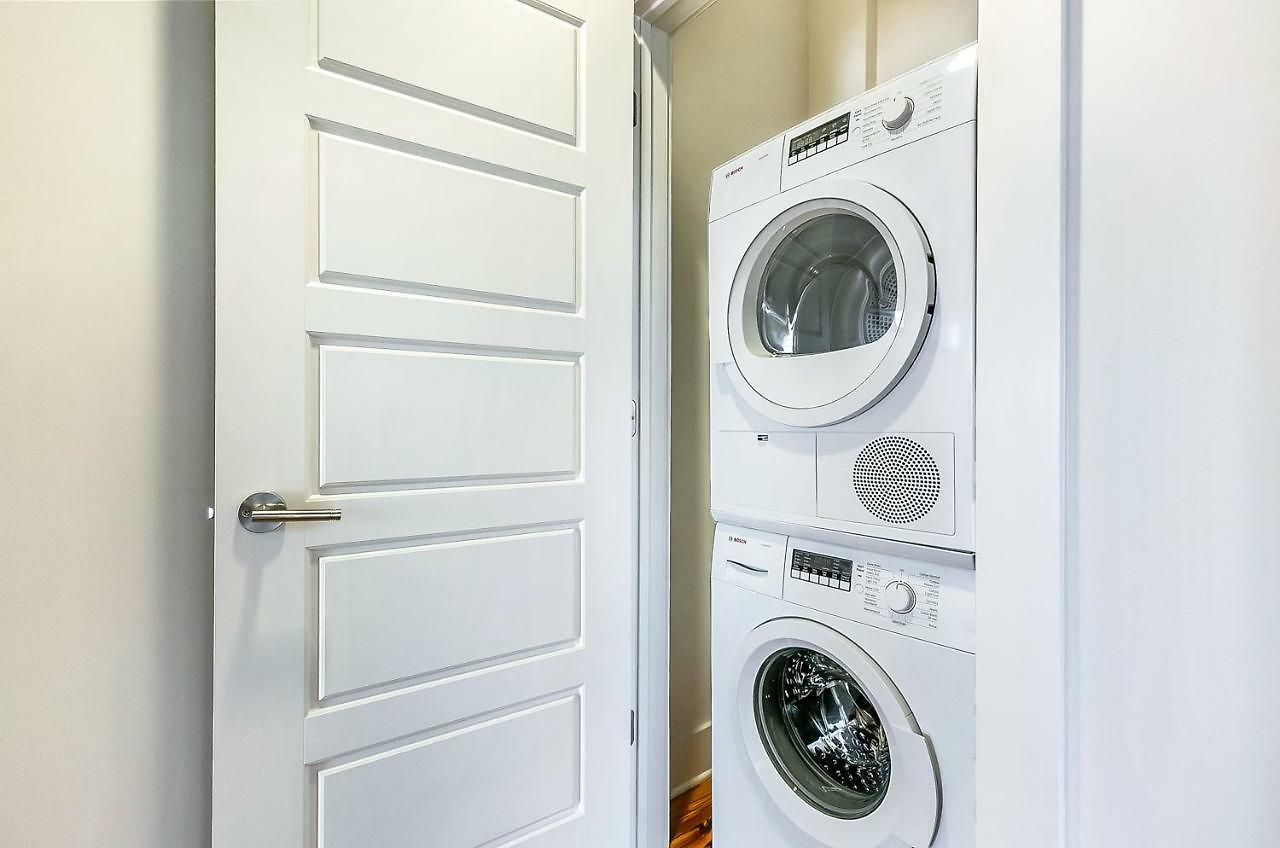 2 Bedroom Elegant In Downtown Apartment