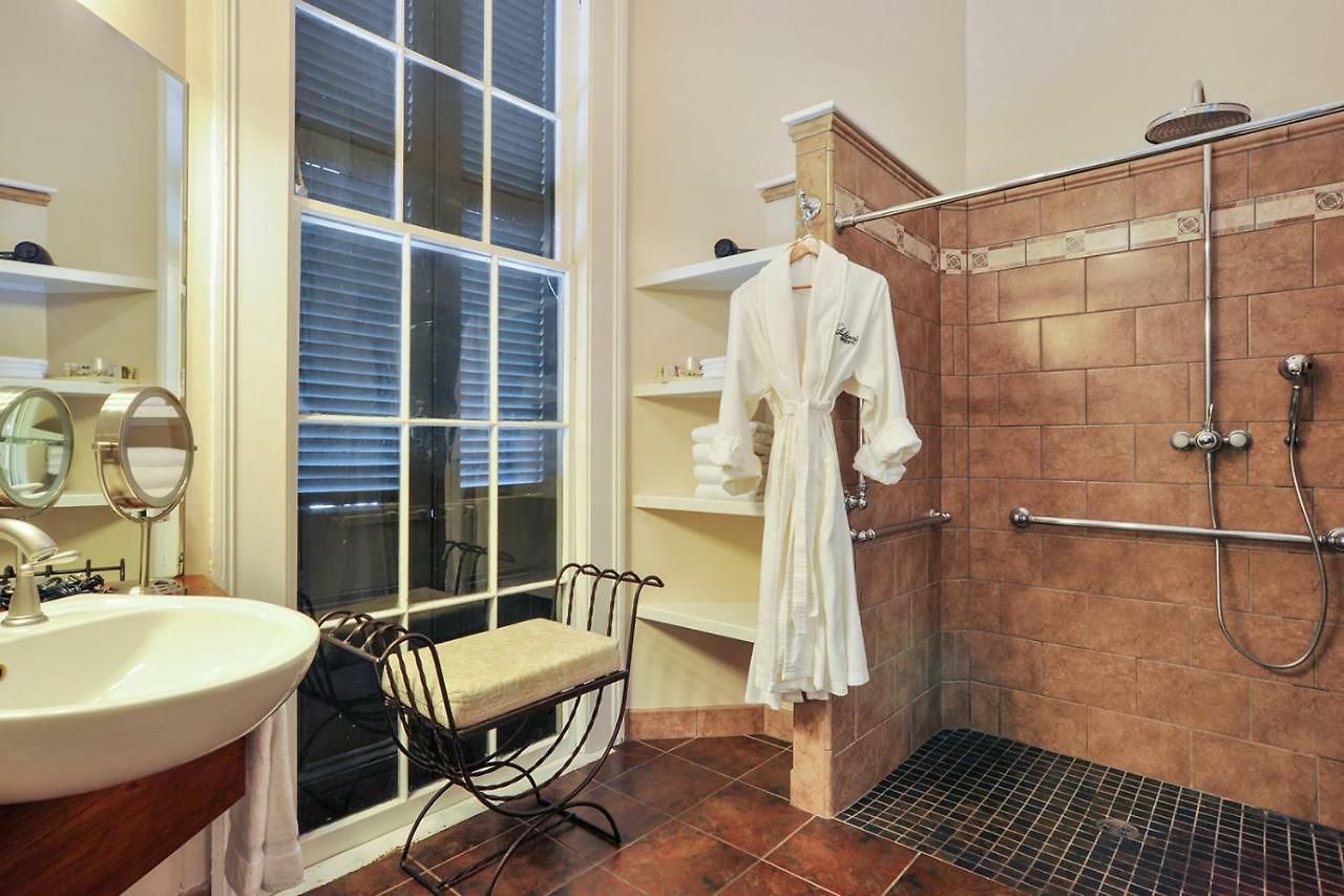 Ashton's Bed & Breakfast 4*