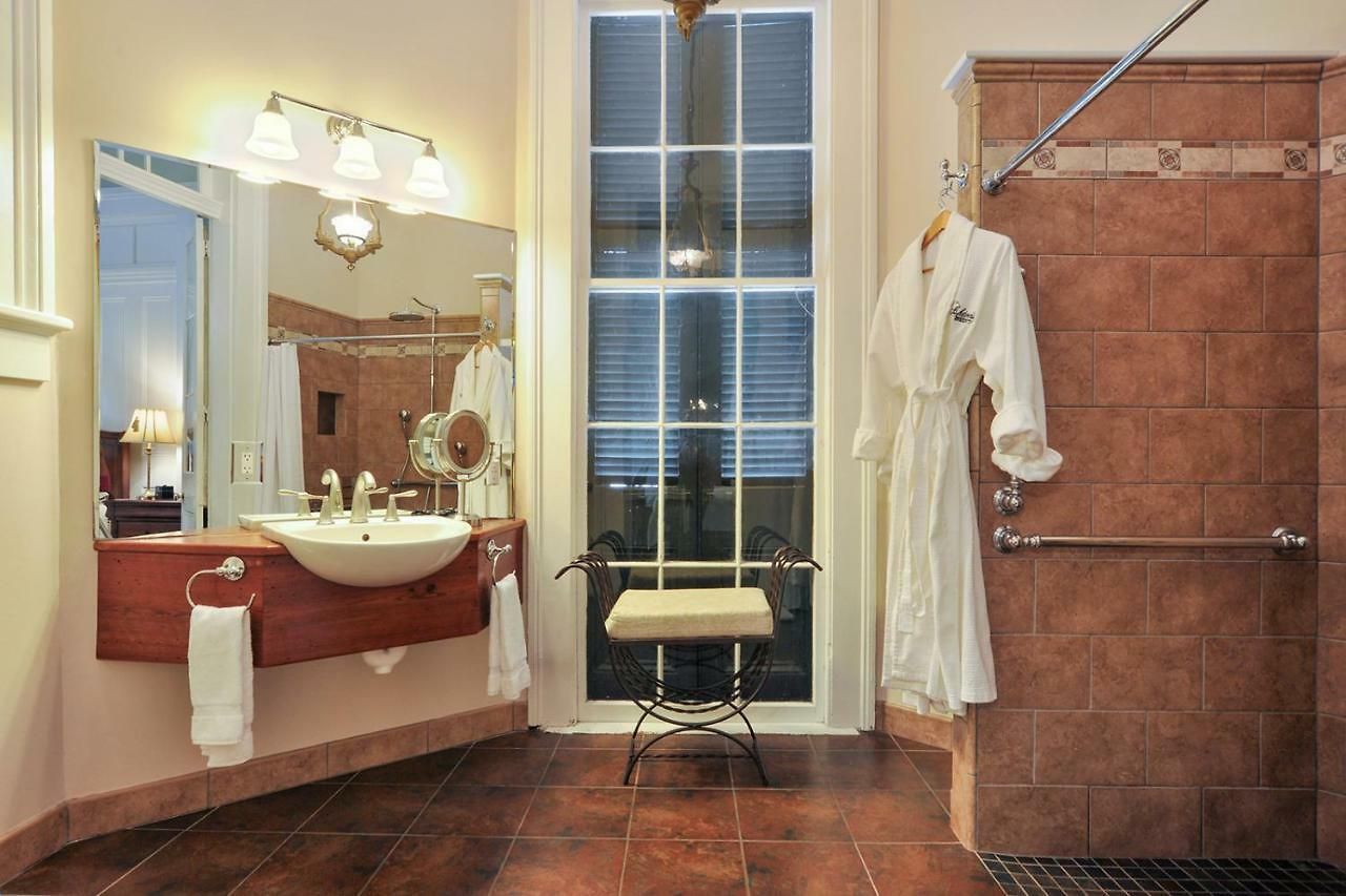 Ashton's Bed & Breakfast 4*