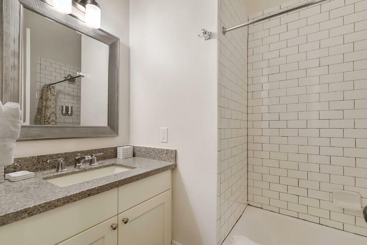Fabulous With Views Apartment