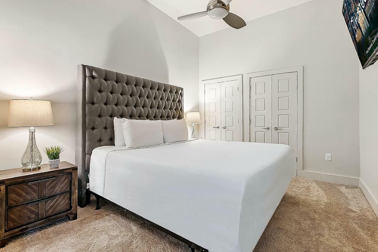 Modern & Fully Furnished In The Heart Of The Apartment