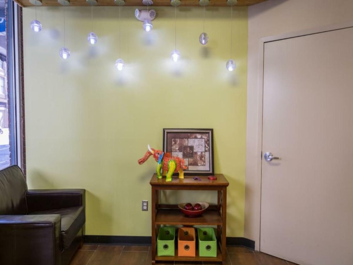 Spacious Steps Away From French Quarter Apartment *