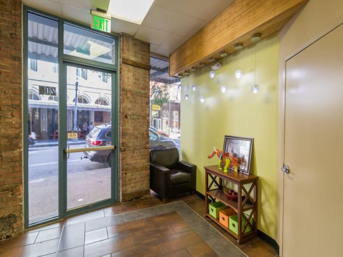 Apartment Spacious Steps Away From French Quarter *