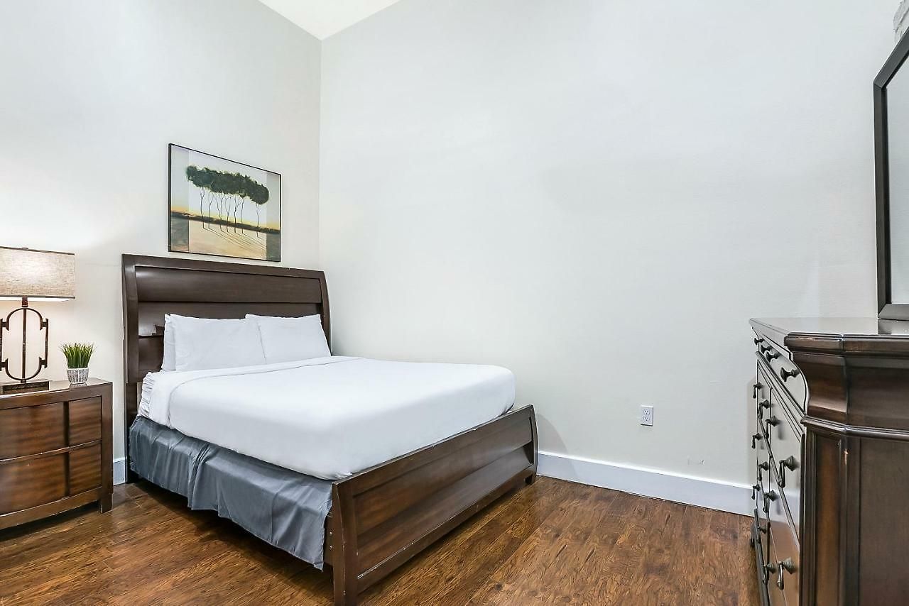 Aparthotel Stylish 4br In Downtown By Hosteeva 4*