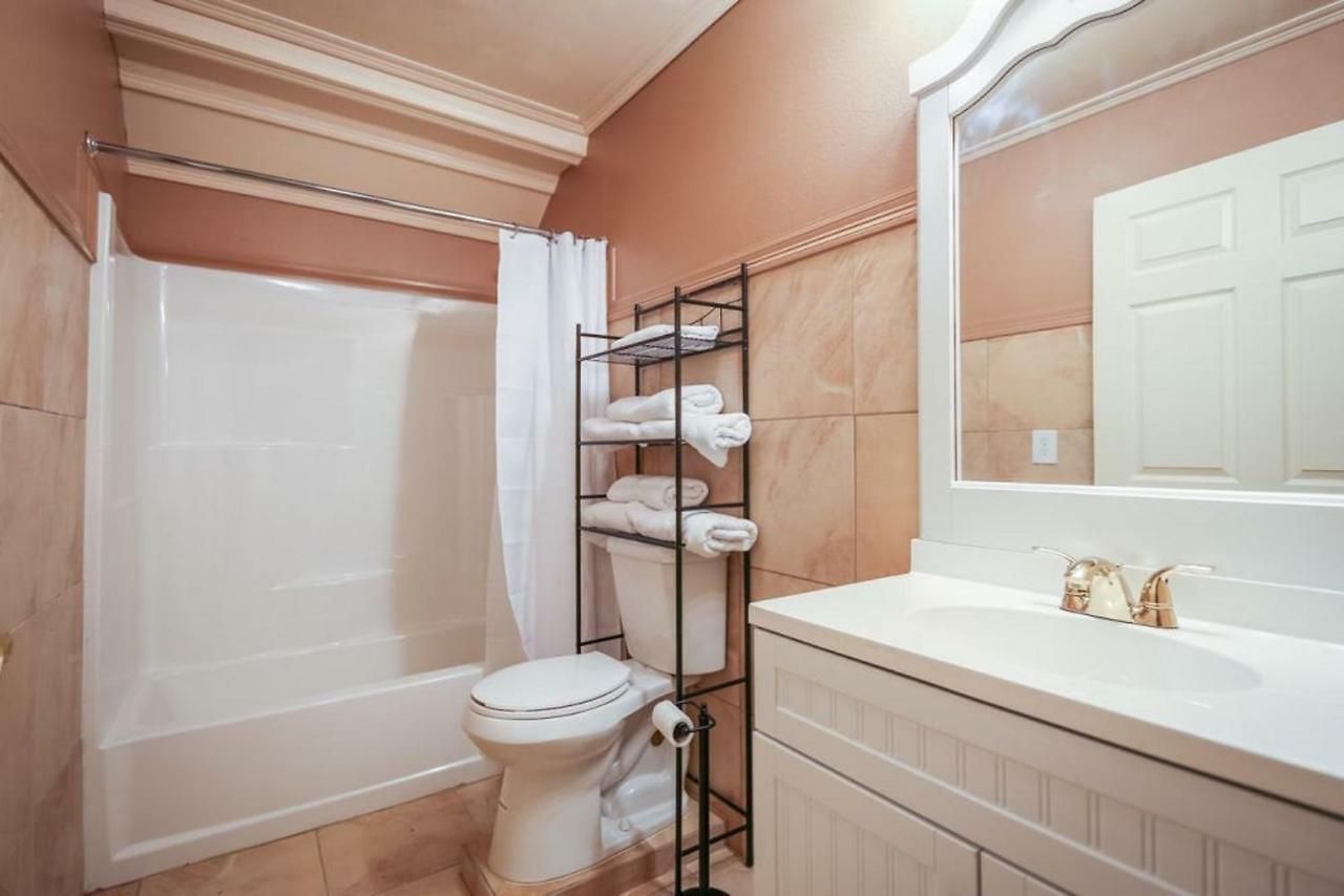 Aparthotel Stylish 4br In Downtown By Hosteeva 4*