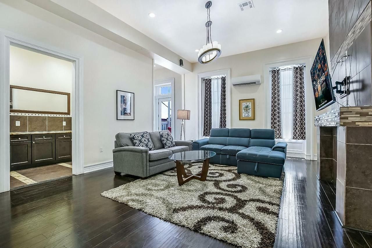 Stylish 4br In Downtown By Hosteeva 4*