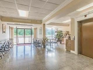 Country & By Radisson, I-10 East, La Hotel 3*