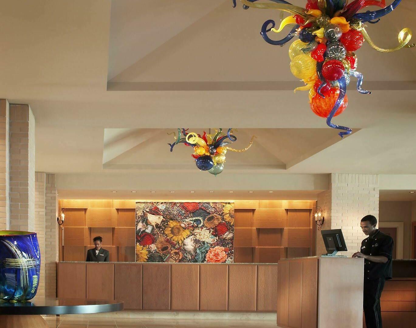 Hotel Renaissance Arts Warehouse District 4*