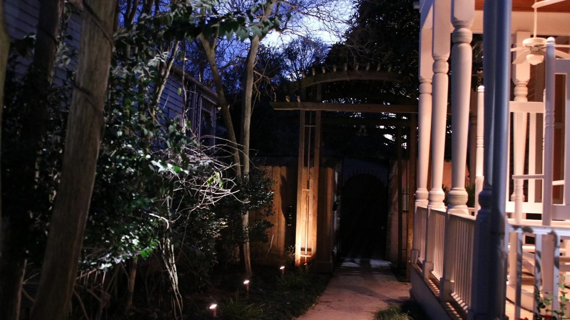 5 Bedroom - Sleeps 10! Location Next To French Quarter! Bed & Breakfast New Orleans