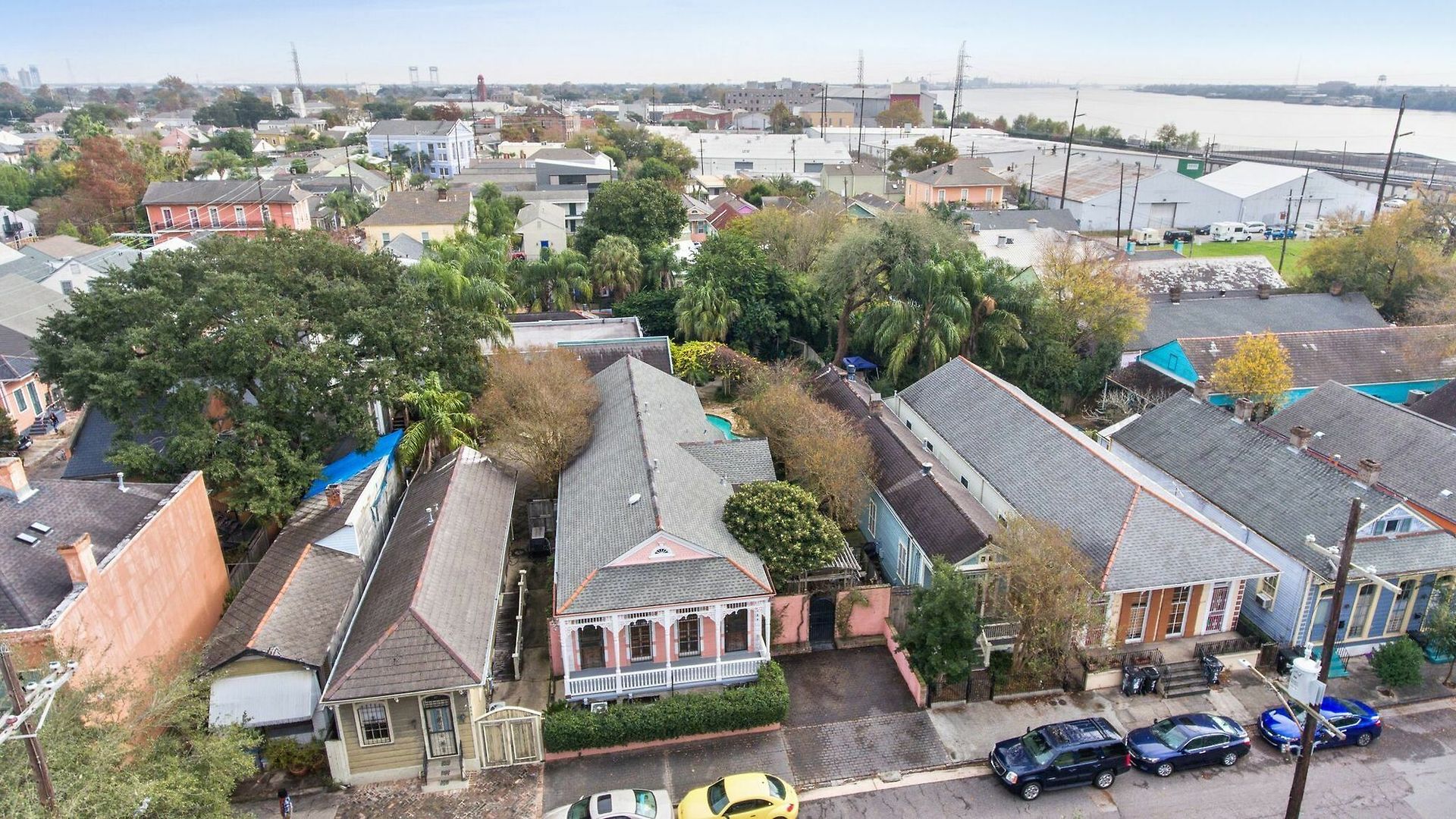 5 Bedroom - Sleeps 10! Location Next To French Quarter! Bed & Breakfast New Orleans