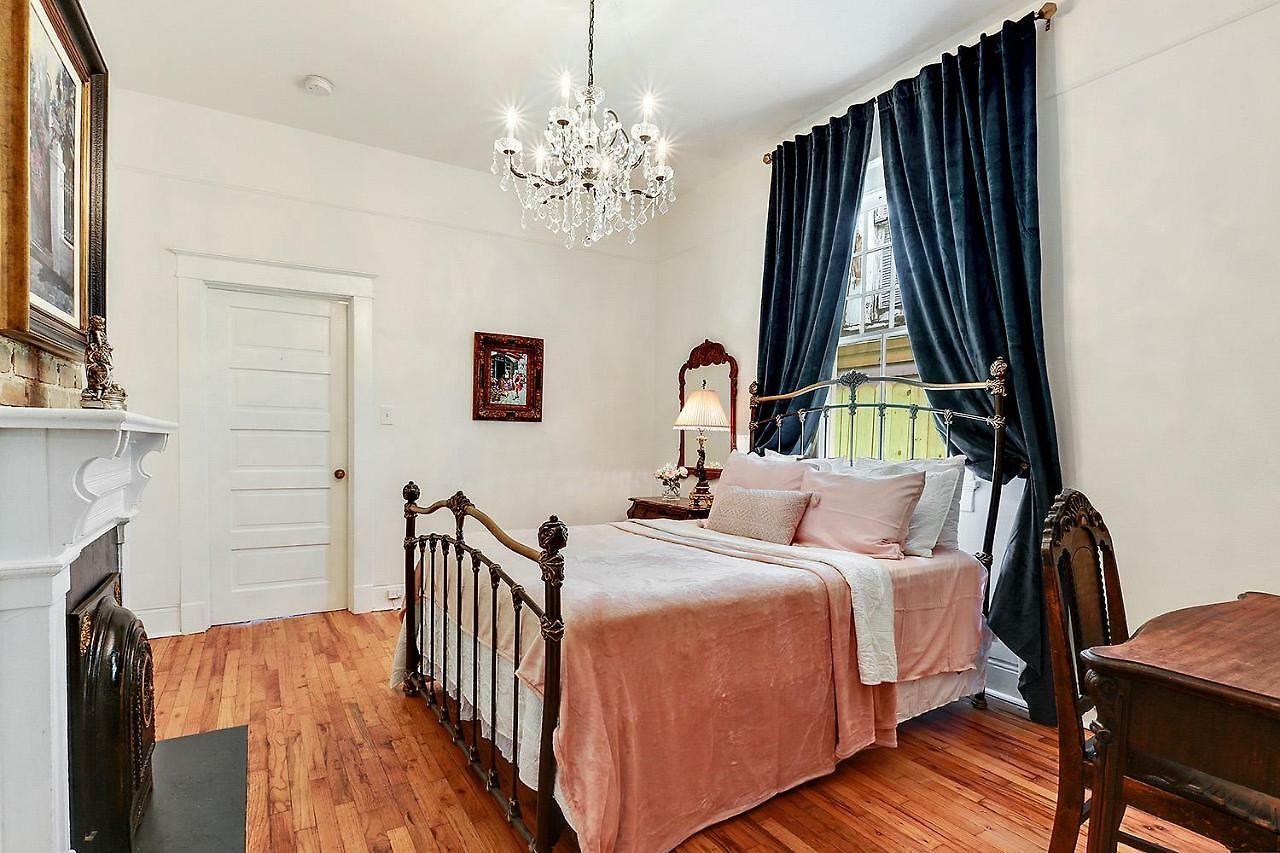Elegant Renovated House With Relaxing Courtyard - Near Fq Holiday home