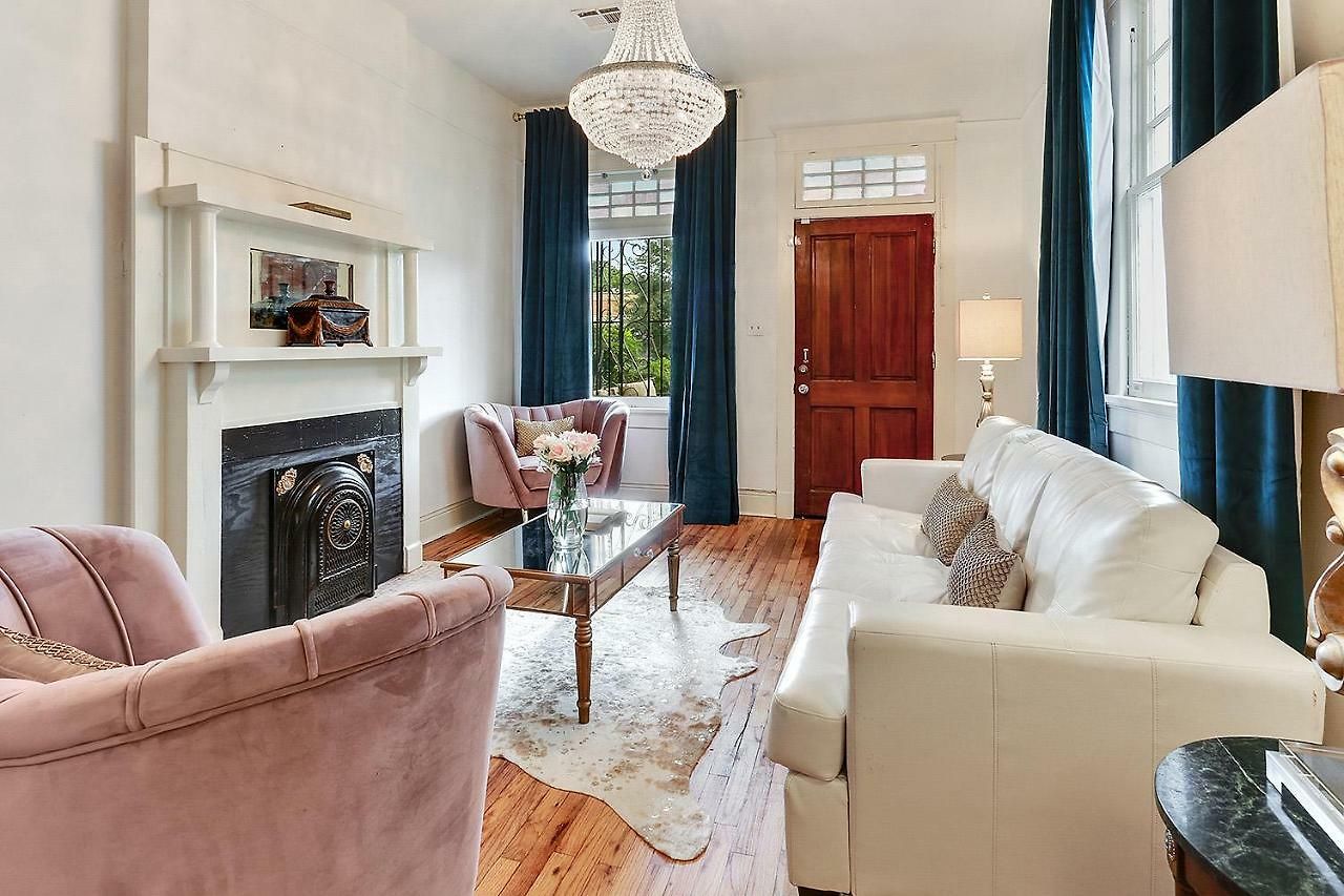 Elegant Renovated House With Relaxing Courtyard - Near Fq