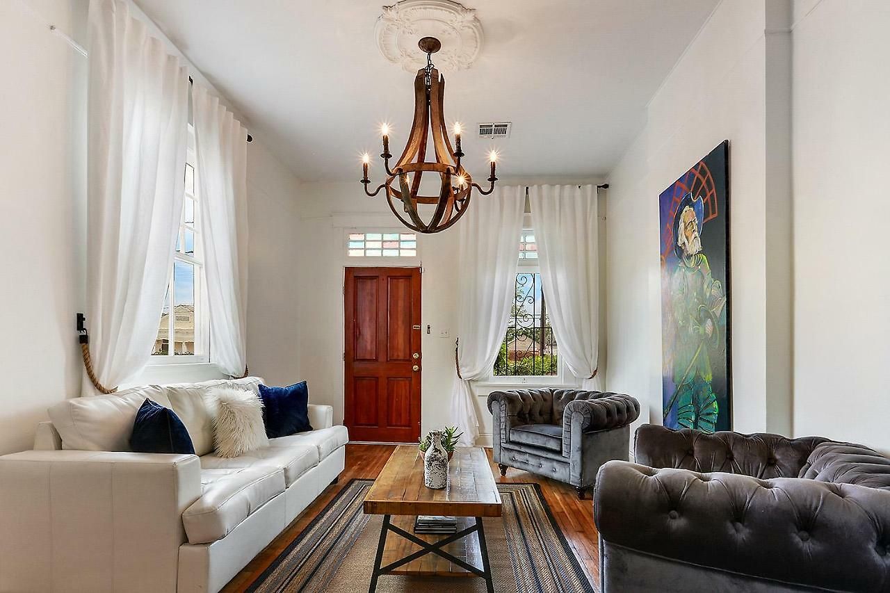 Modern Victorian House With Relaxing Courtyard - Near Fq