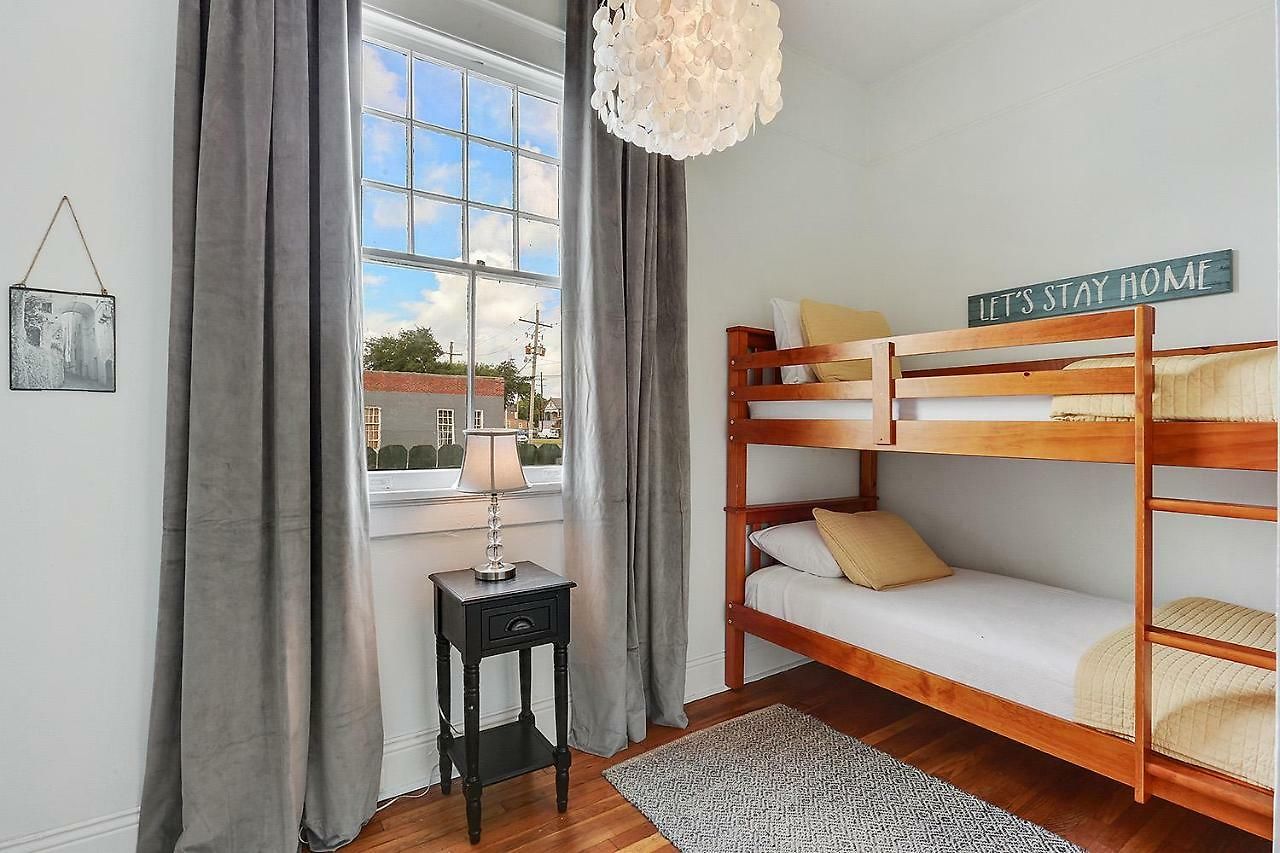 Modern Victorian House With Relaxing Courtyard - Near Fq Holiday home *