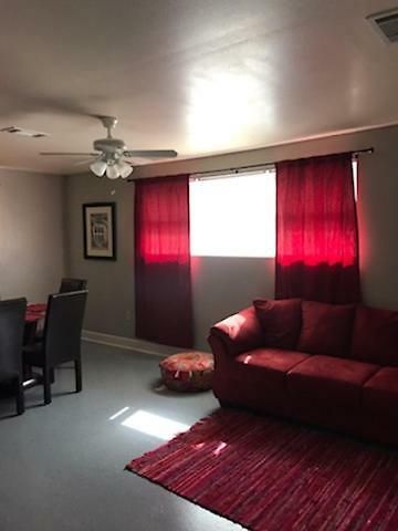 A Good Little House/ Une Maisonette Bien New Orleans