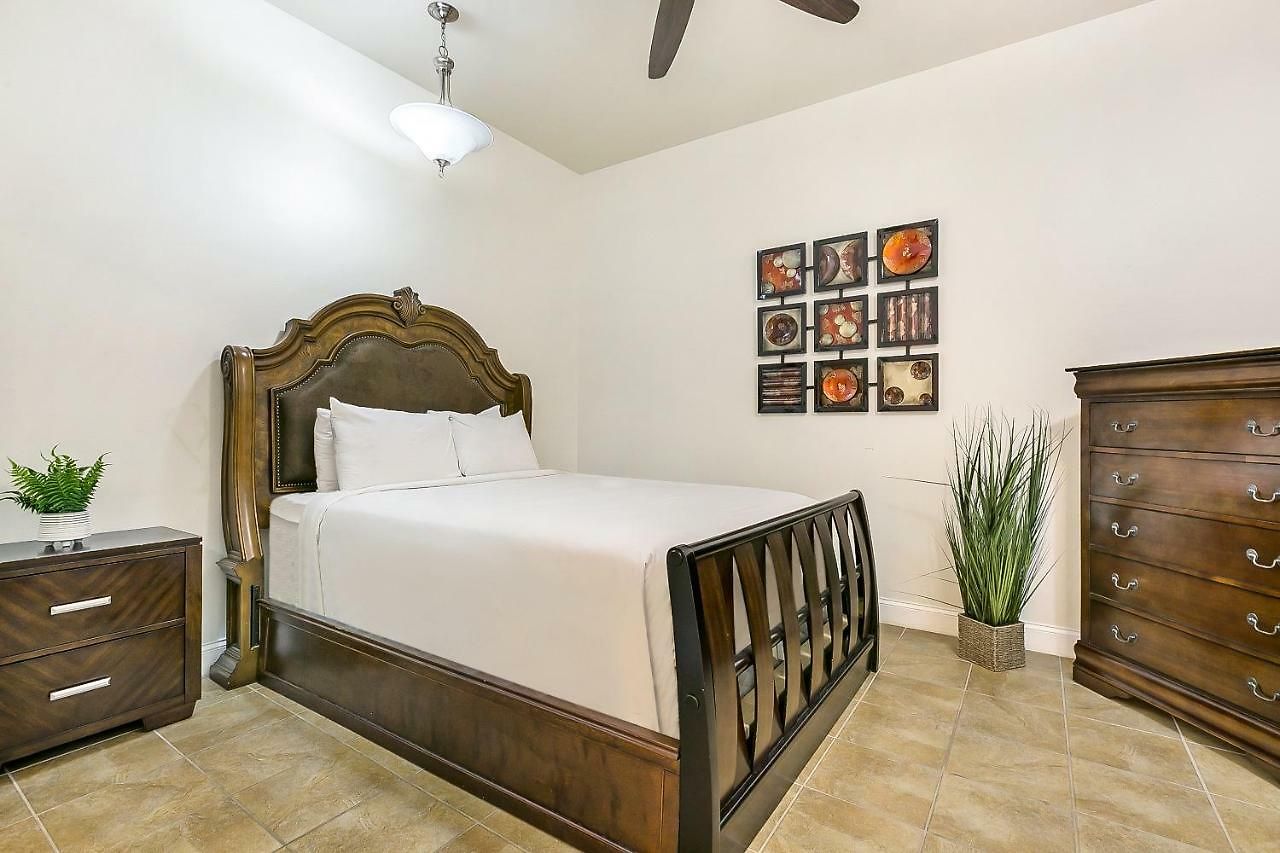 Spacious 4br Steps From St Charles Ave *