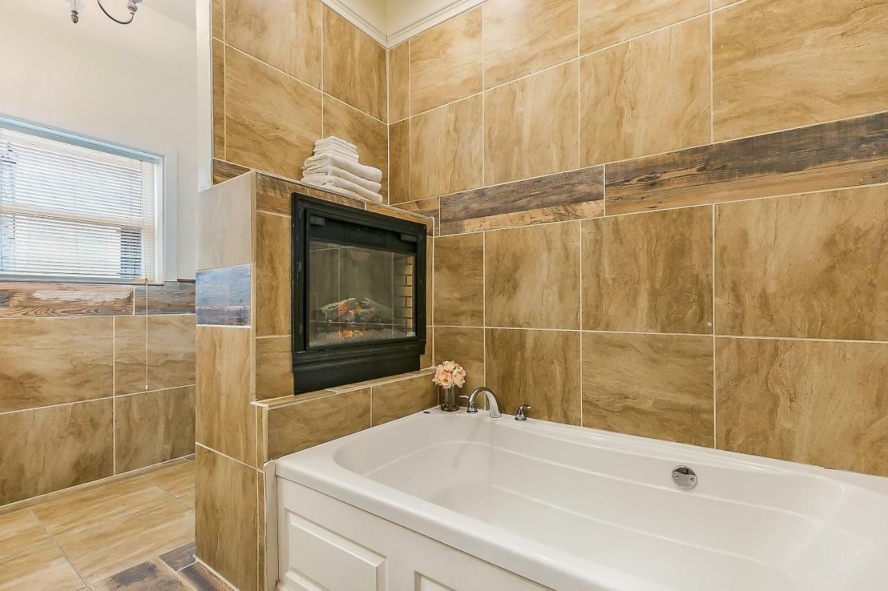 Apartment Spacious 4br Steps From St Charles Ave New Orleans