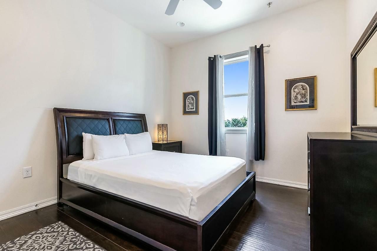 Spacious 3br Luxury Penthouse With Balcony *