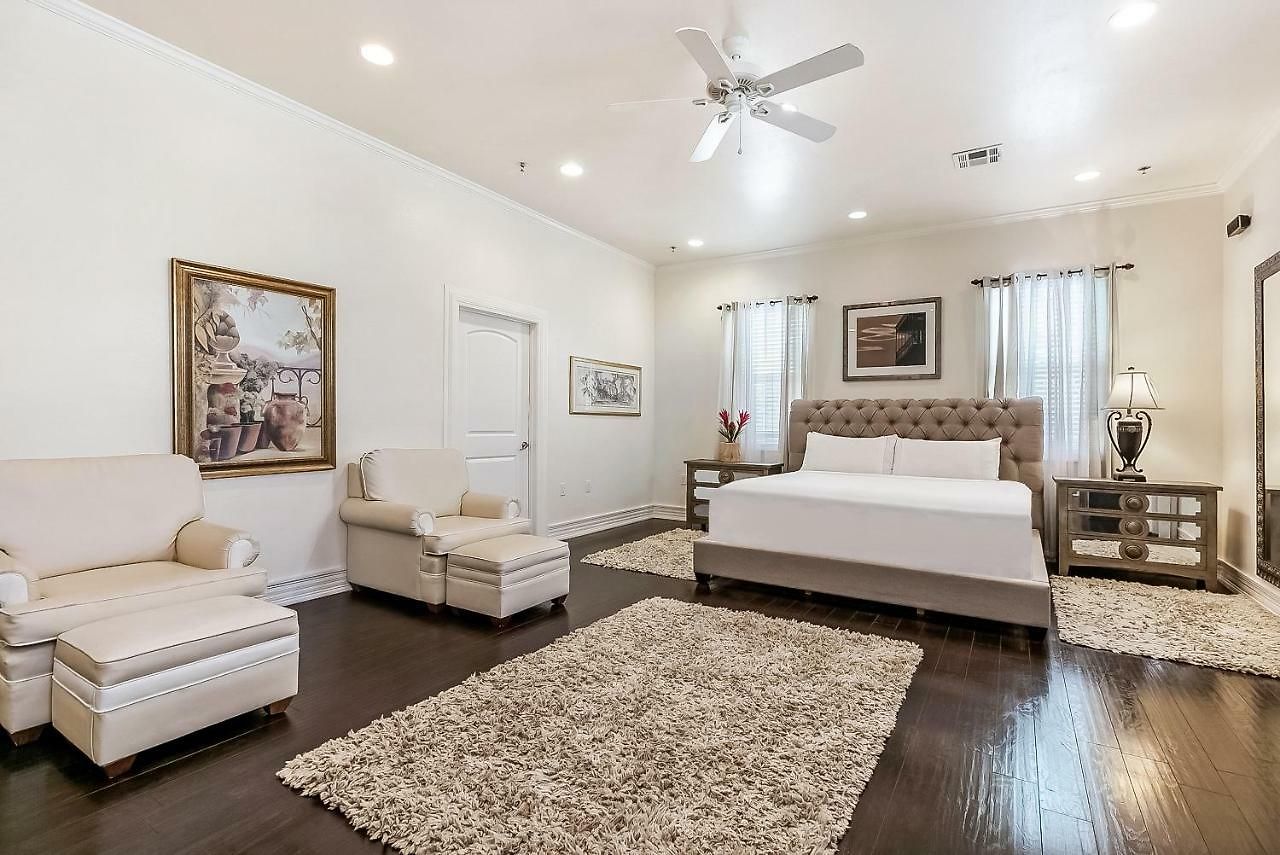 Spacious 3br Luxury Penthouse With Balcony Apartment New Orleans