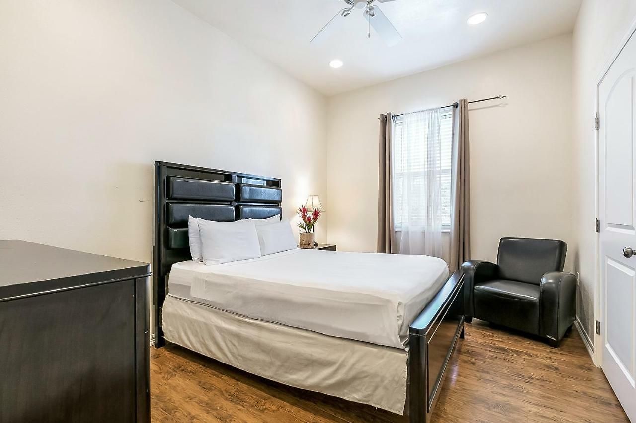 Spacious 3br/2.5bath In Great Location