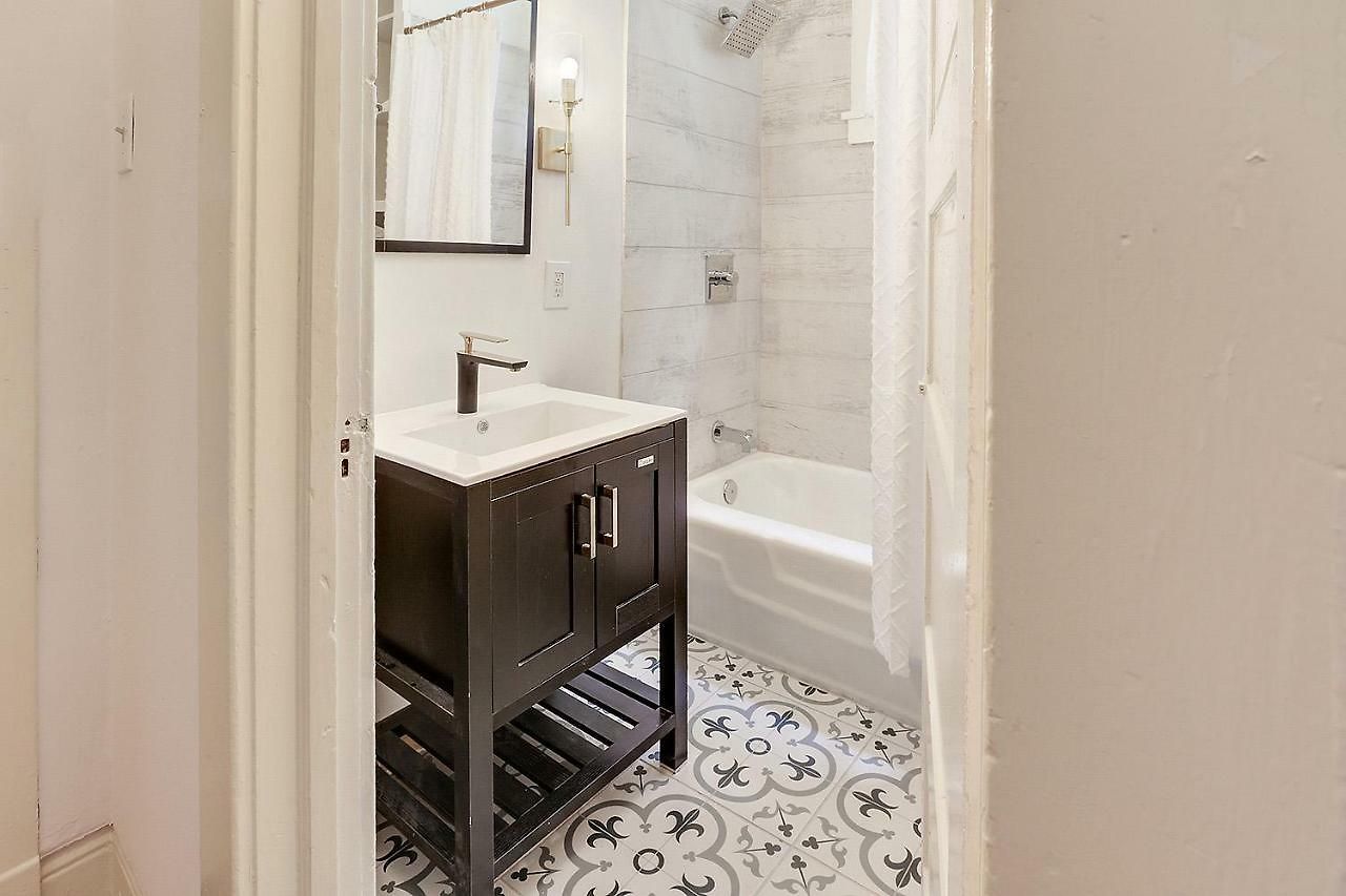 Elegant Renovated House With Relaxing Courtyard - Near Fq Holiday home