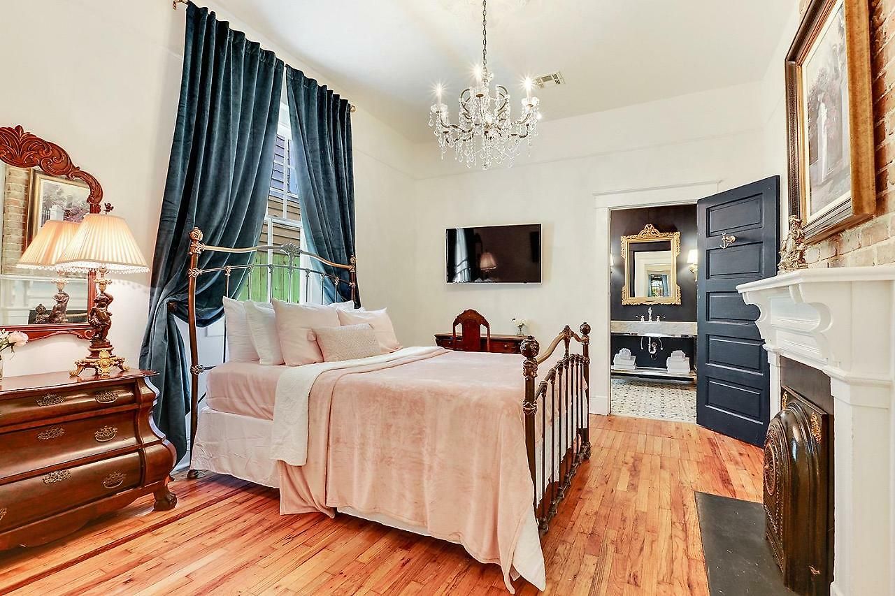 Holiday home Elegant Renovated House With Relaxing Courtyard - Near Fq *