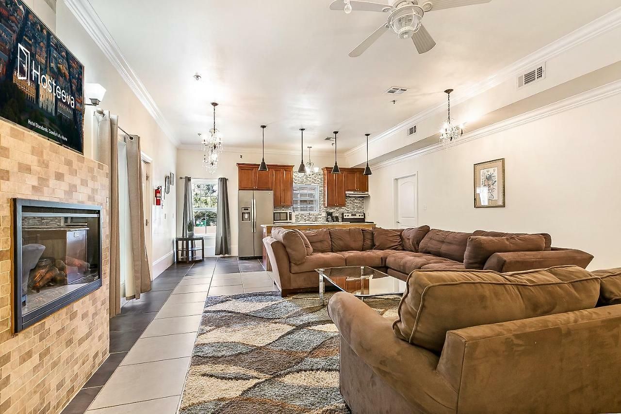 Modern 4br 5min Drive To Fq Apartment