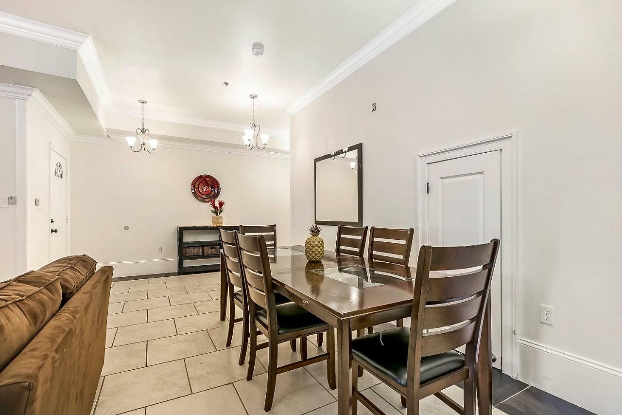 Modern 4br 5min Drive To Fq