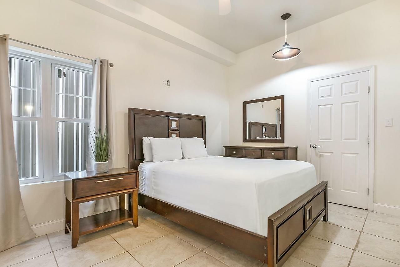 Apartment Modern 4br 5min Drive To Fq