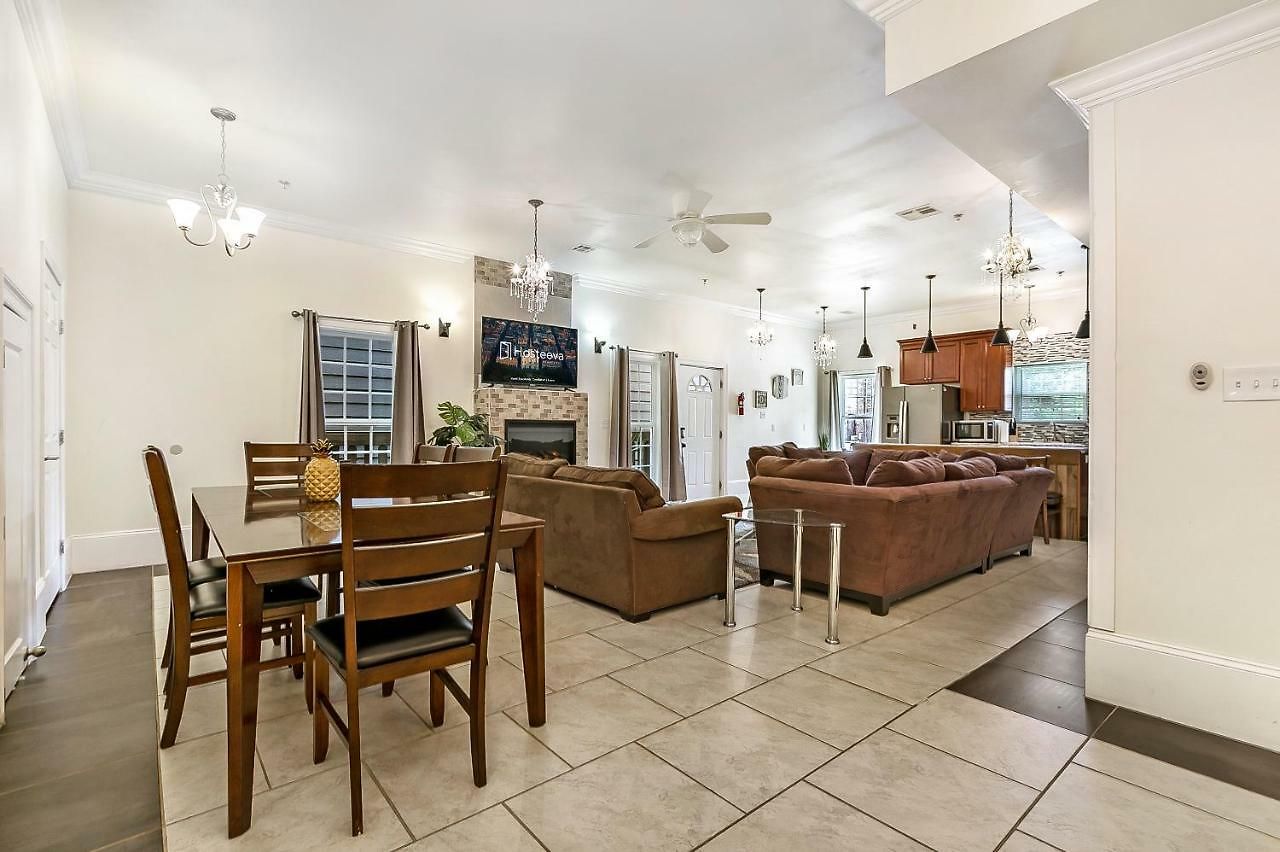 Modern 4br 5min Drive To Fq Apartment *