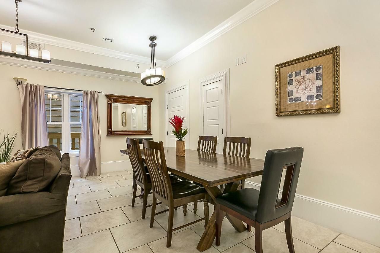 Spacious 4br Steps From St Charles Ave * New Orleans
