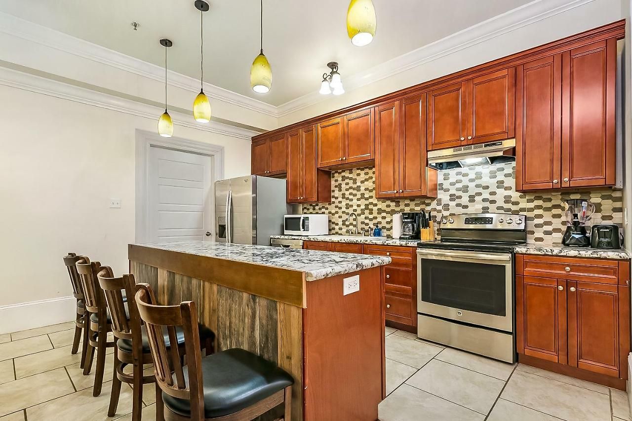 Apartment Spacious 4br Steps From St Charles Ave New Orleans