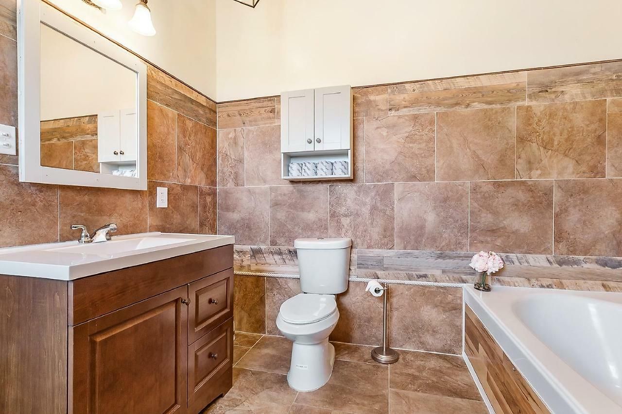 Spacious 4br On Carondelet Near Hot Spo Apartment *