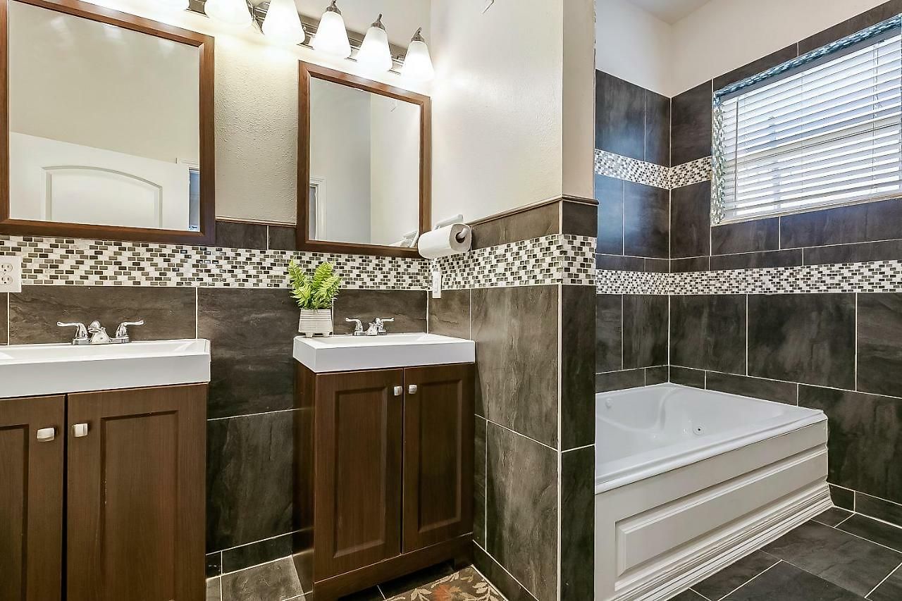 Spacious 3br Luxury Penthouse With Balcony