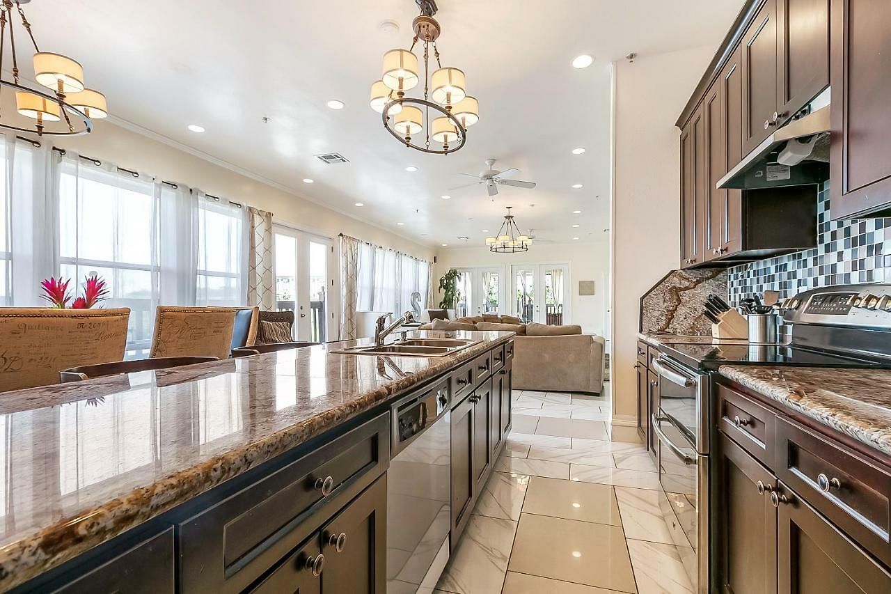 Spacious 3br Luxury Penthouse With Balcony * New Orleans