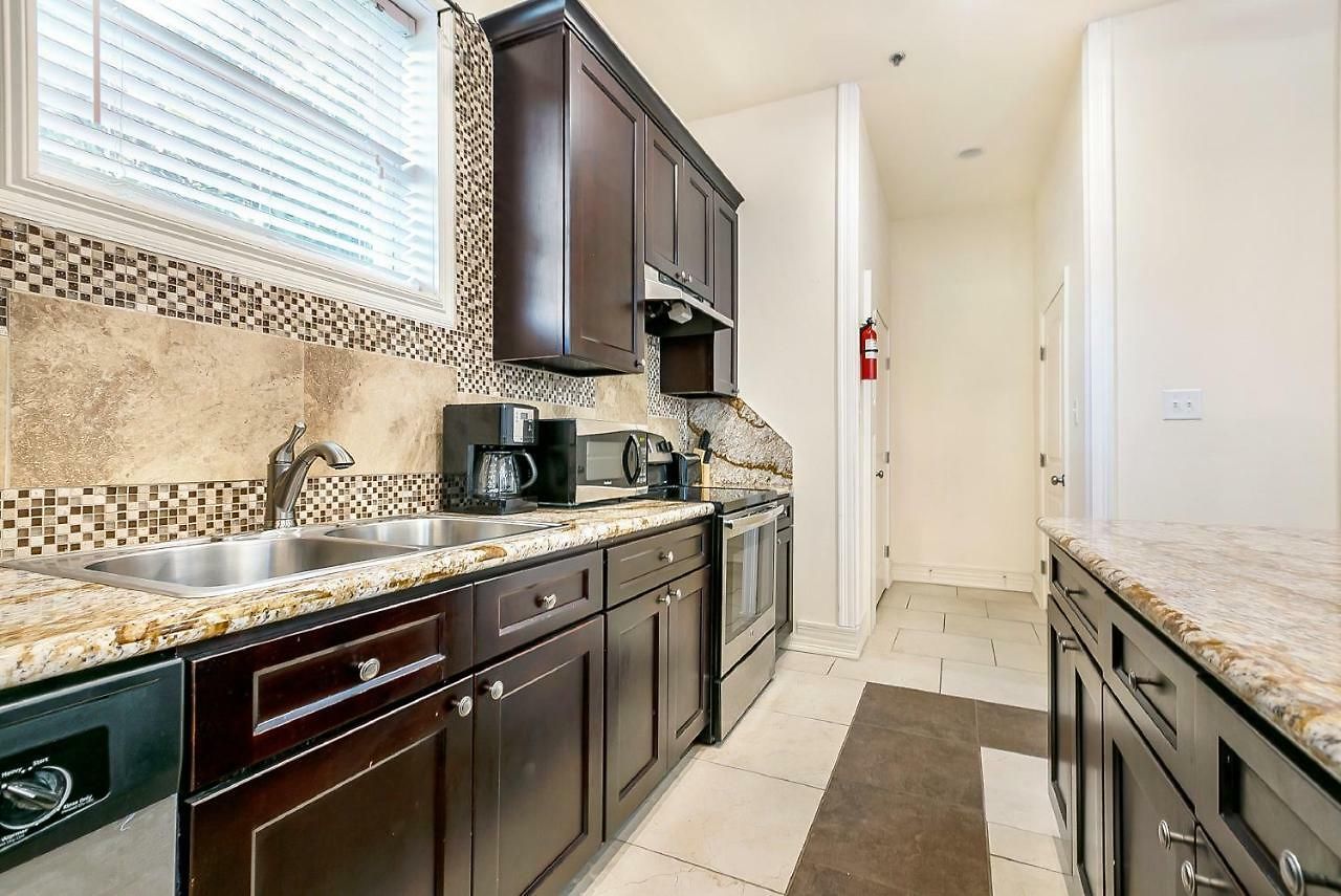 Spacious 3br/2.5bath In Great Location * New Orleans