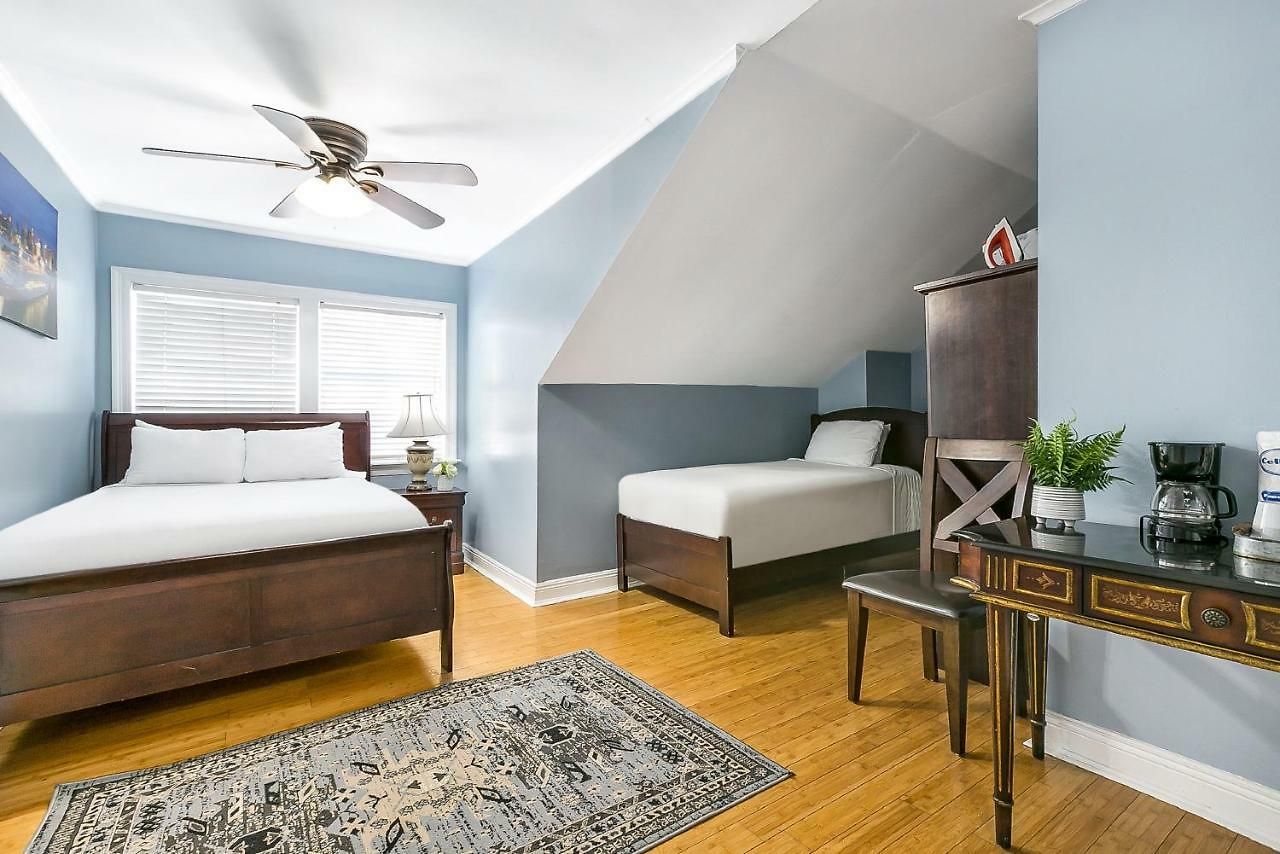 Comfortable Rooms Near All Nola Hot Spots *