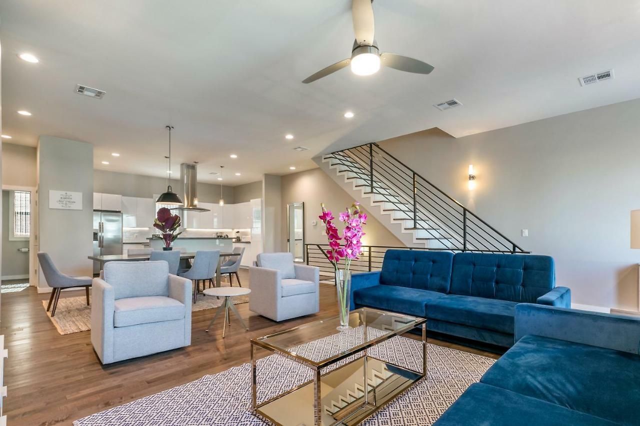 Modern 4br With Amenities Holiday home *