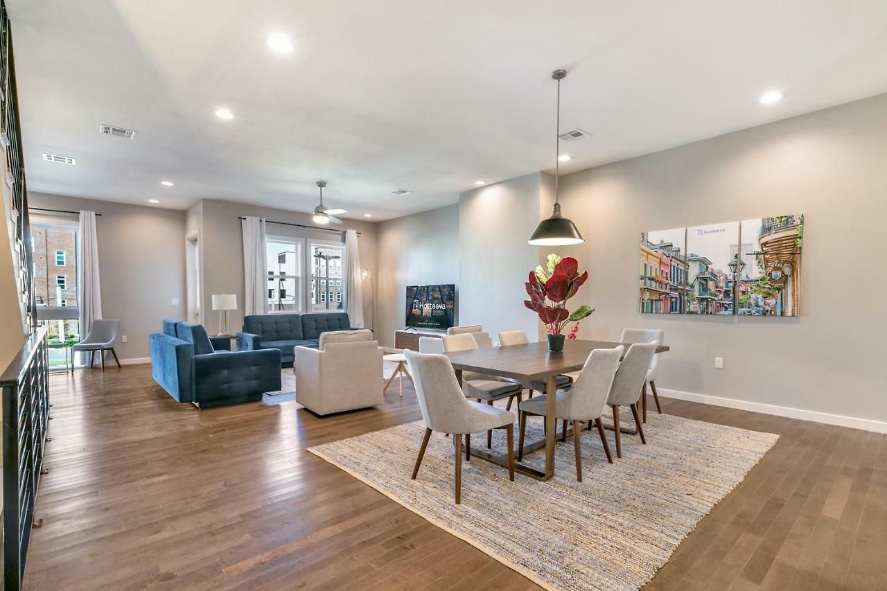 Modern 4br With Amenities Holiday home *