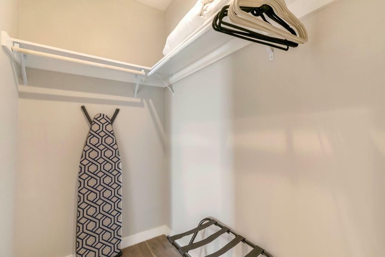 Guest house New Construction Townhouse Near Hot Spots 4*