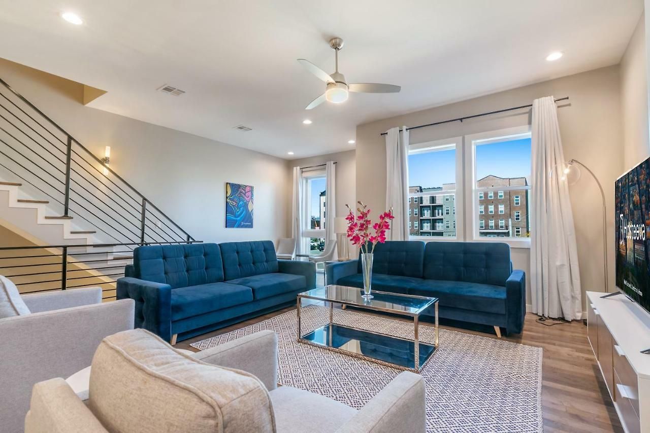 Modern 4br With Amenities Holiday home *