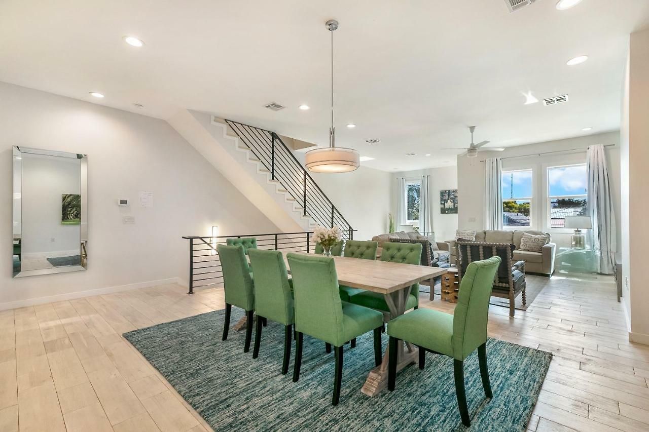 Guest house New Construction Townhouse Near Hot Spots New Orleans