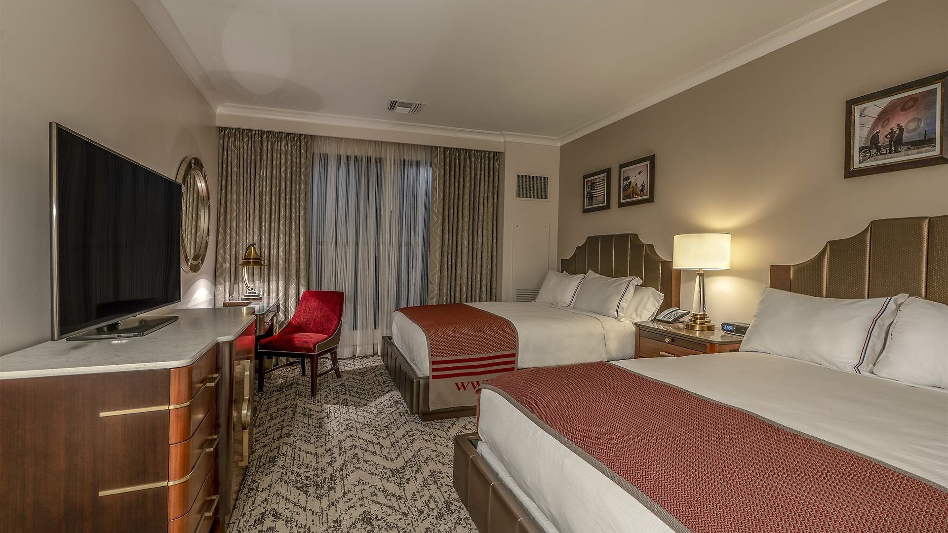 The Higgins New Orleans, Curio Collection By Hilton Hotel