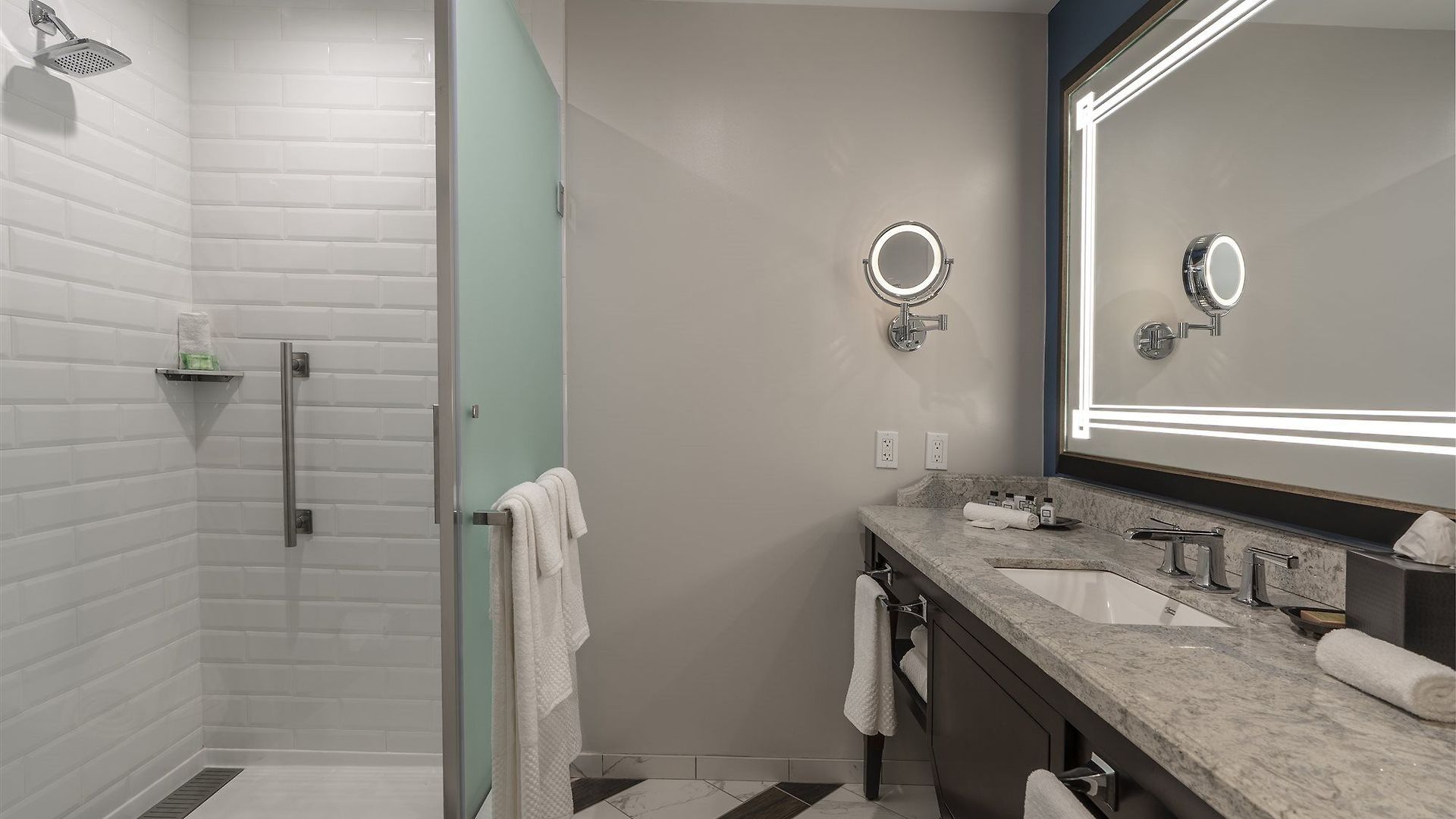 Hotel The Higgins New Orleans, Curio Collection By Hilton New Orleans