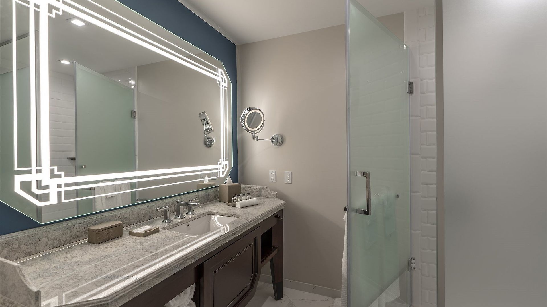 The Higgins New Orleans, Curio Collection By Hilton Hotel