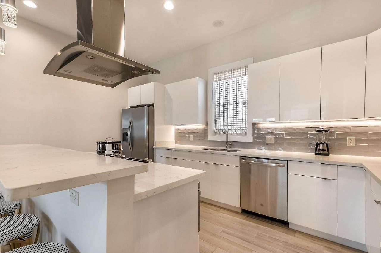 Private Townhouse In A Secure Location *
