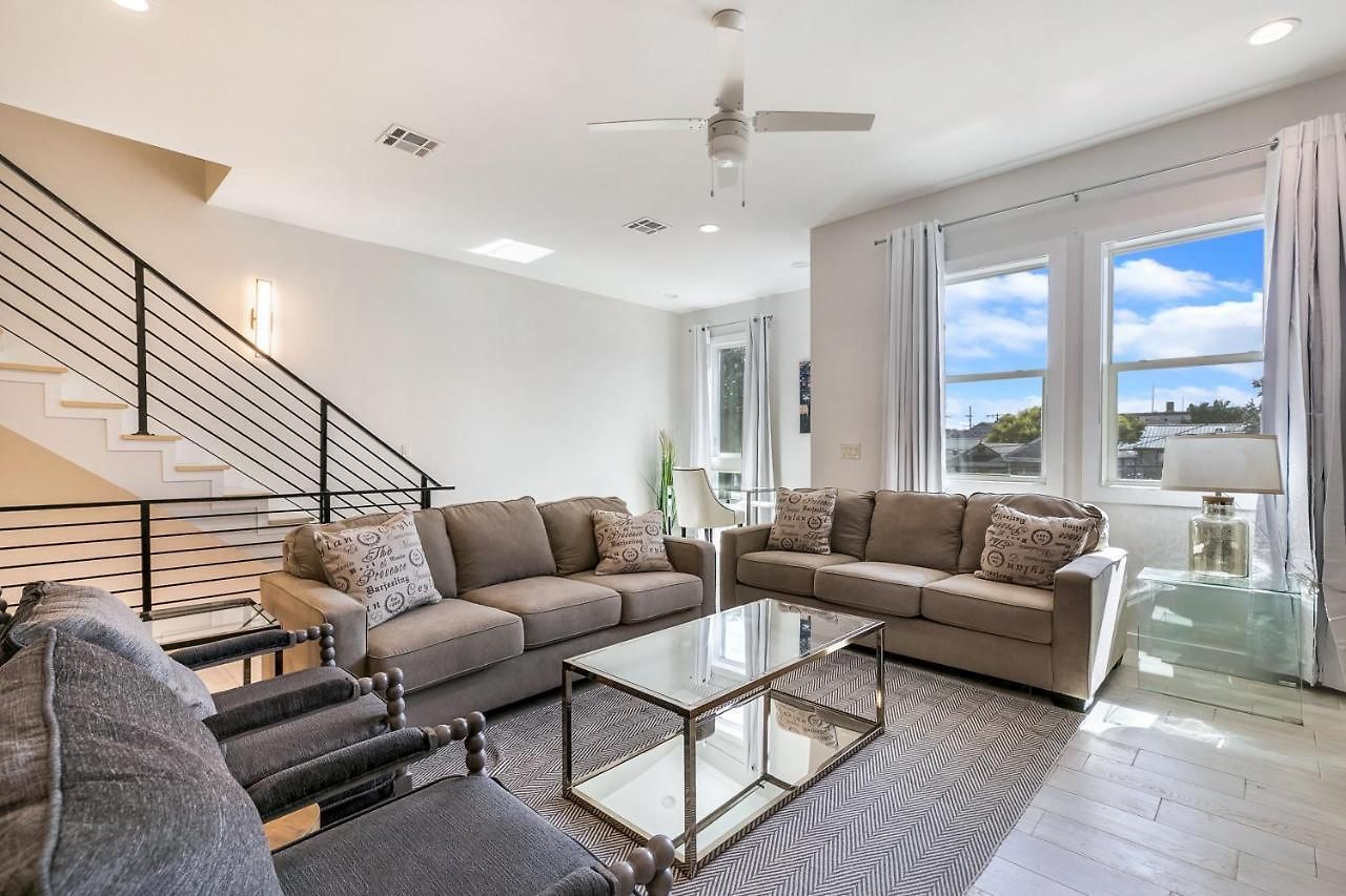 Private Townhouse In A Secure Location
