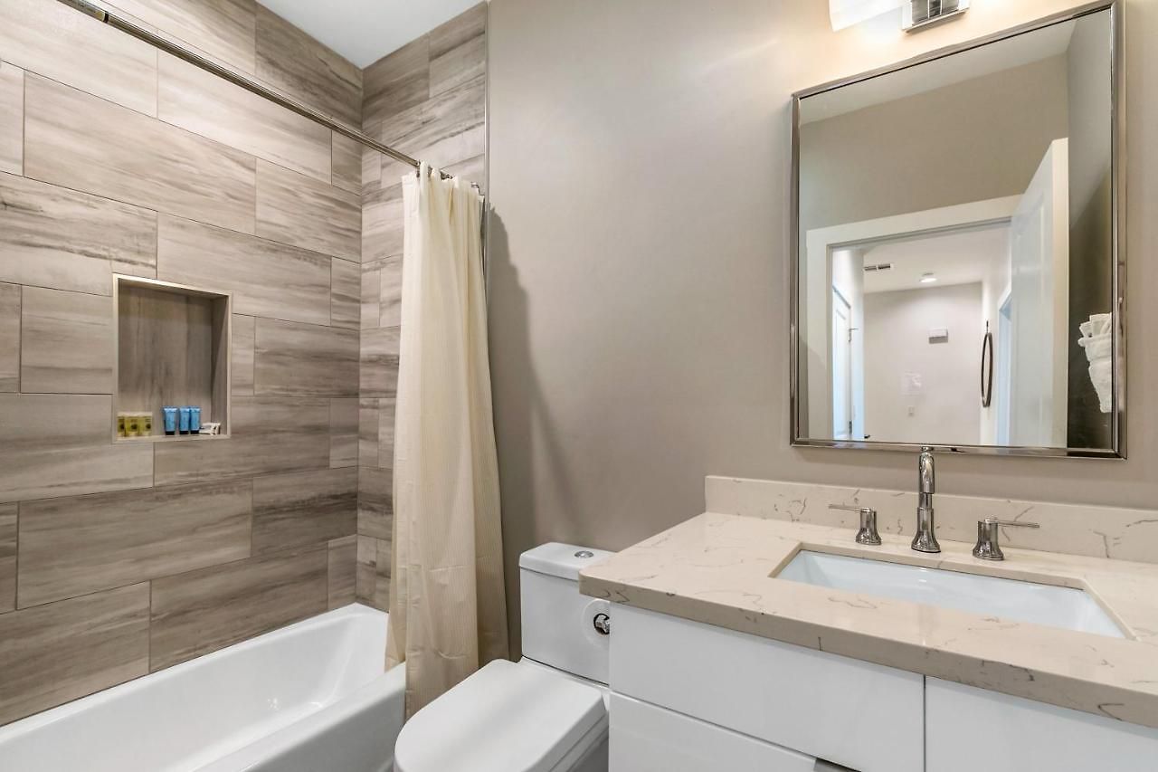 Private Townhouse In A Secure Location New Orleans