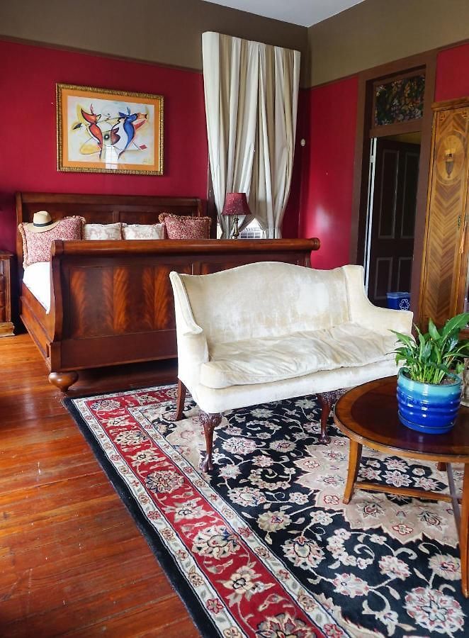 Macarty House, A Bohemian With Pool And Bar