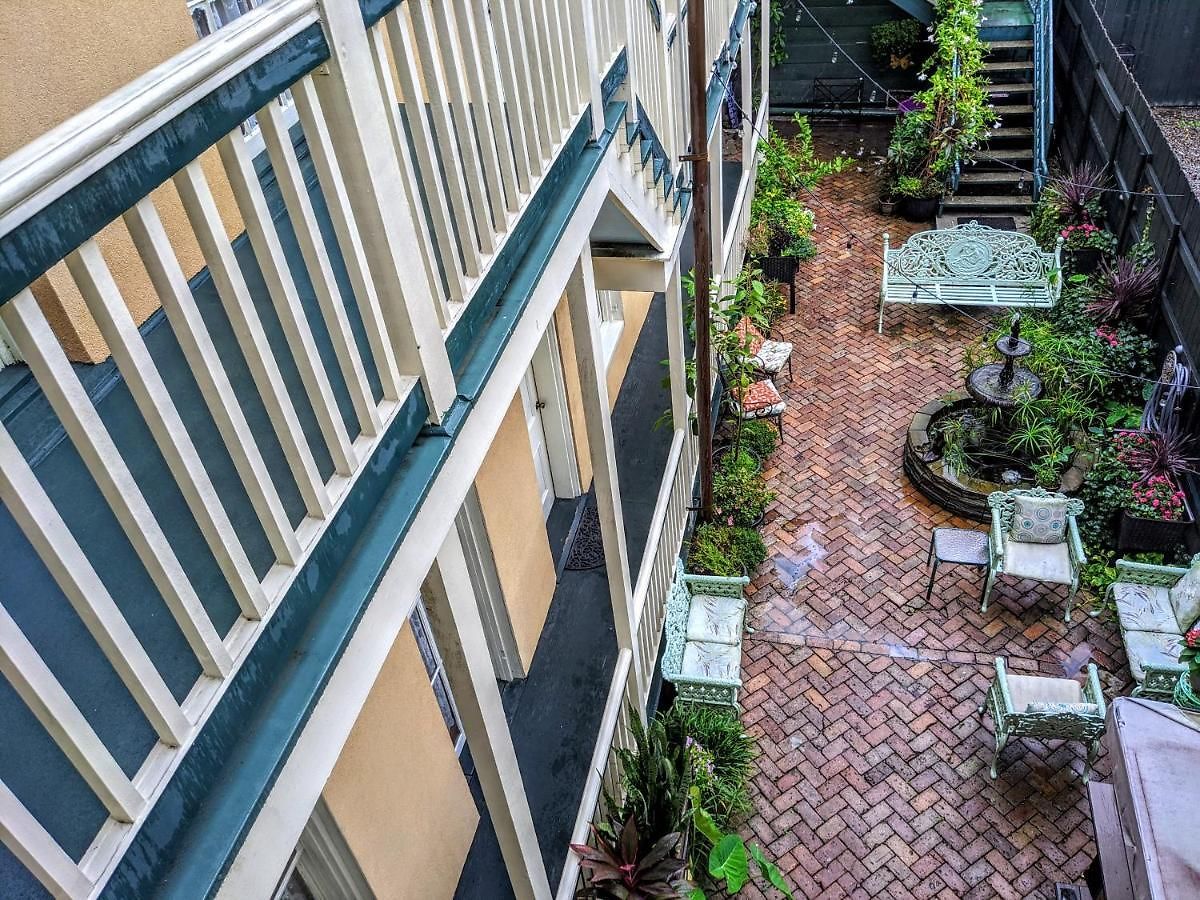 Parisian Courtyard 3*